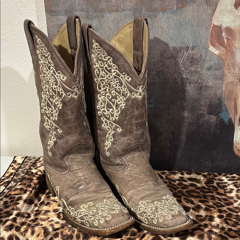 Women's Embroidered Western Boots - Brown